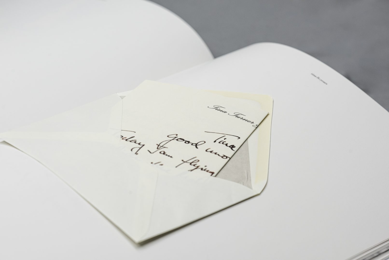 Eingeklebter Brief zum Herausnehmen im Buch Tina Turner