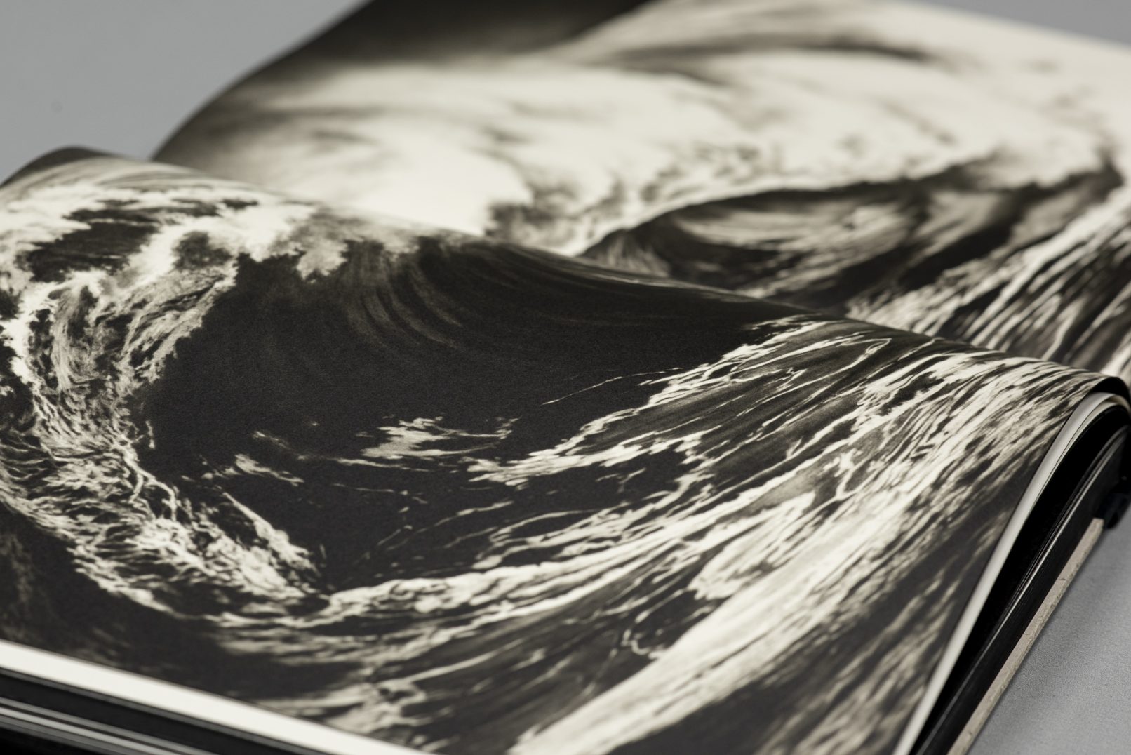 Detail aus der Publikation Charcoal, erschienen im Hatje Cantz Verlag, Berlin