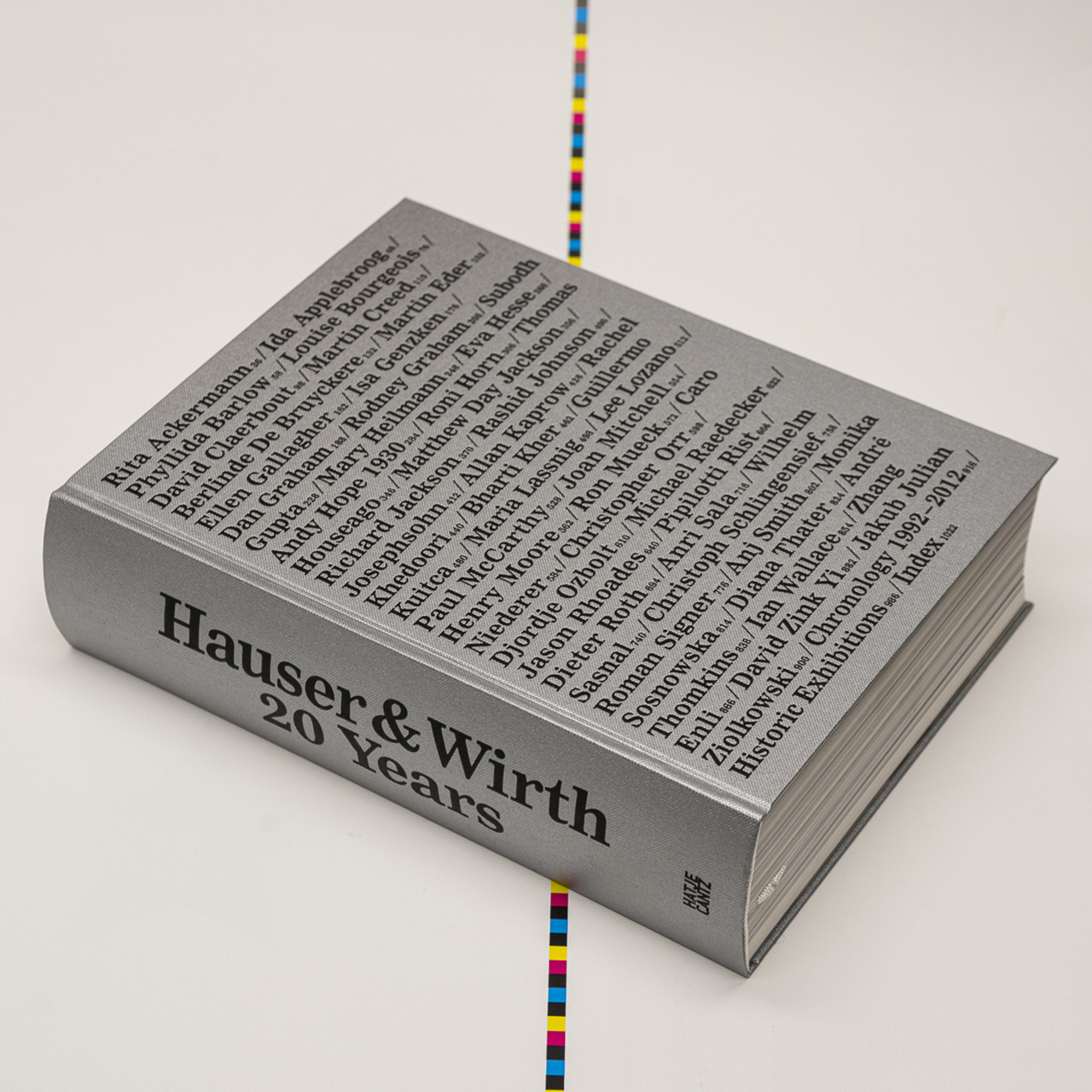 Cover der Publikation Hauser & Wirth 20 Years: Chromoleinen mit großflächiger Heißfolientiefprägung