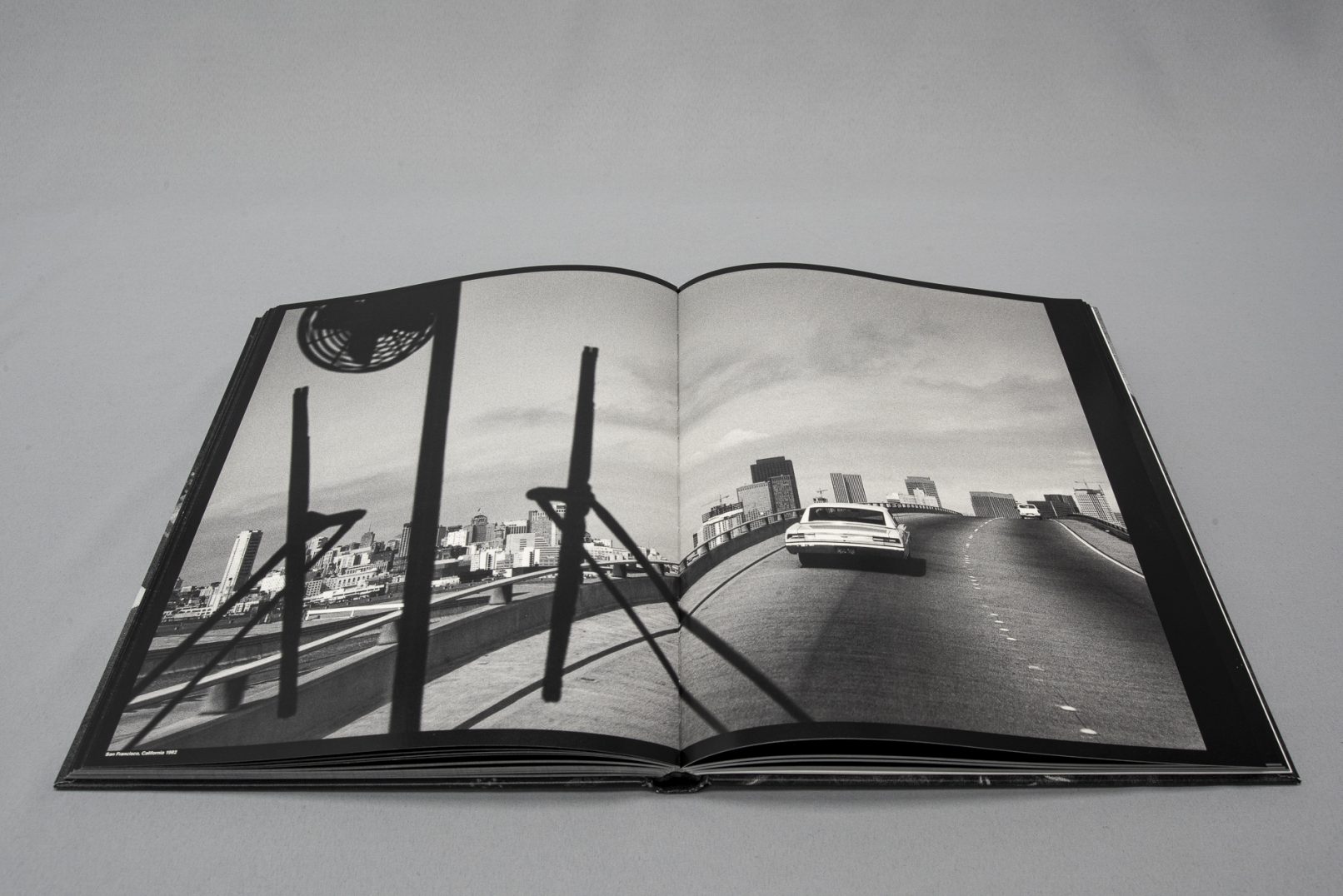 Doppelseite aus dem Buch USA, tiefschwarzer Triplex-Druck