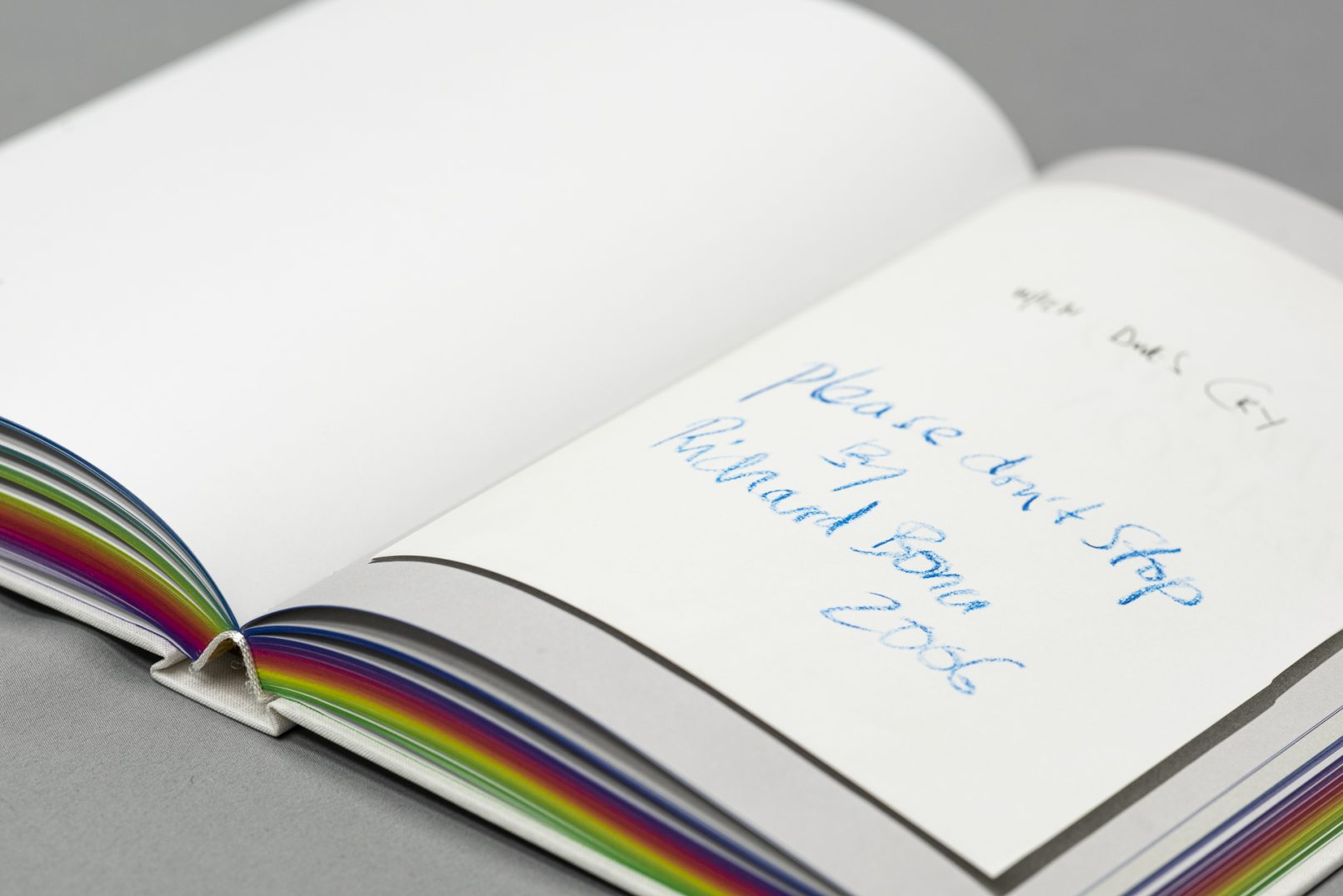 Doppelseite aus der Publikation MUSIC, welche ein ausgezeichnetes Aufschlagverhalten hat