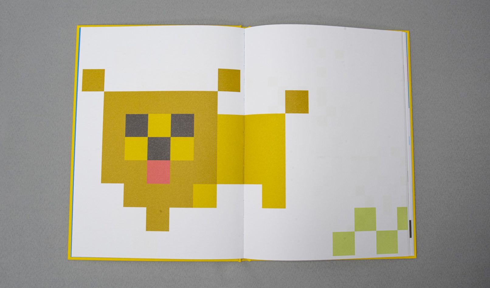 Die Doppelseite aus dem Kinderbuch Pixelzoo zeigt einen Löwen