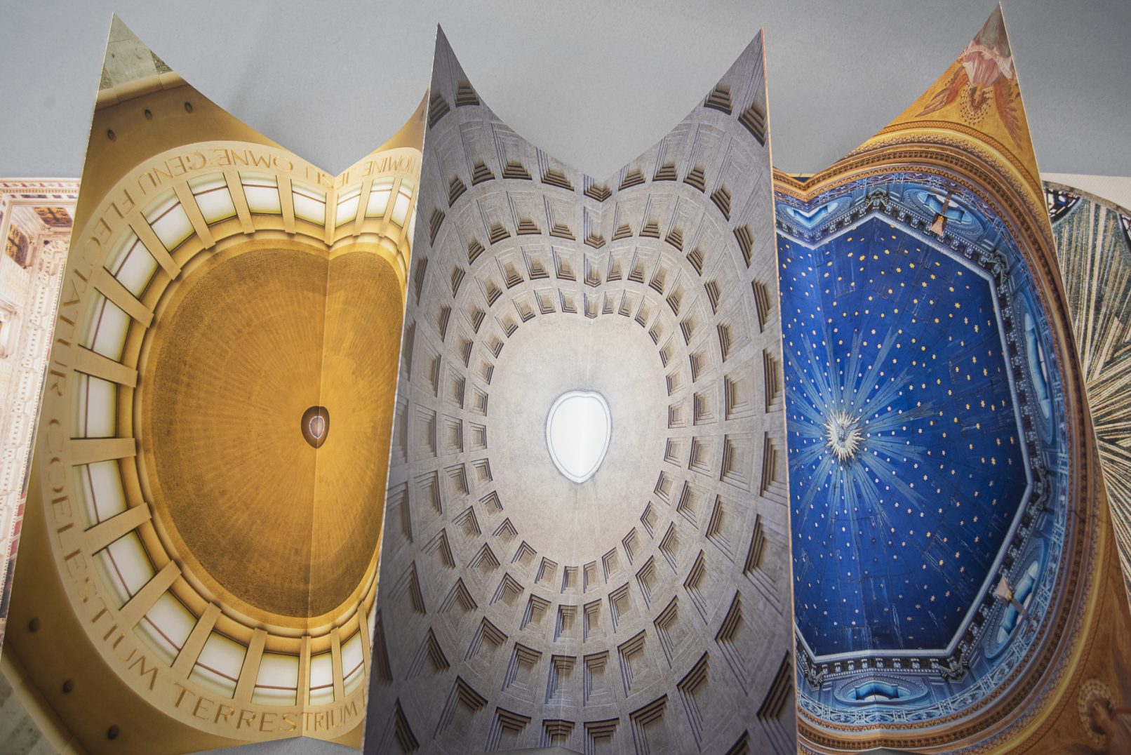 Draufsicht auf das Leporello der Publikation Roma Rotunda