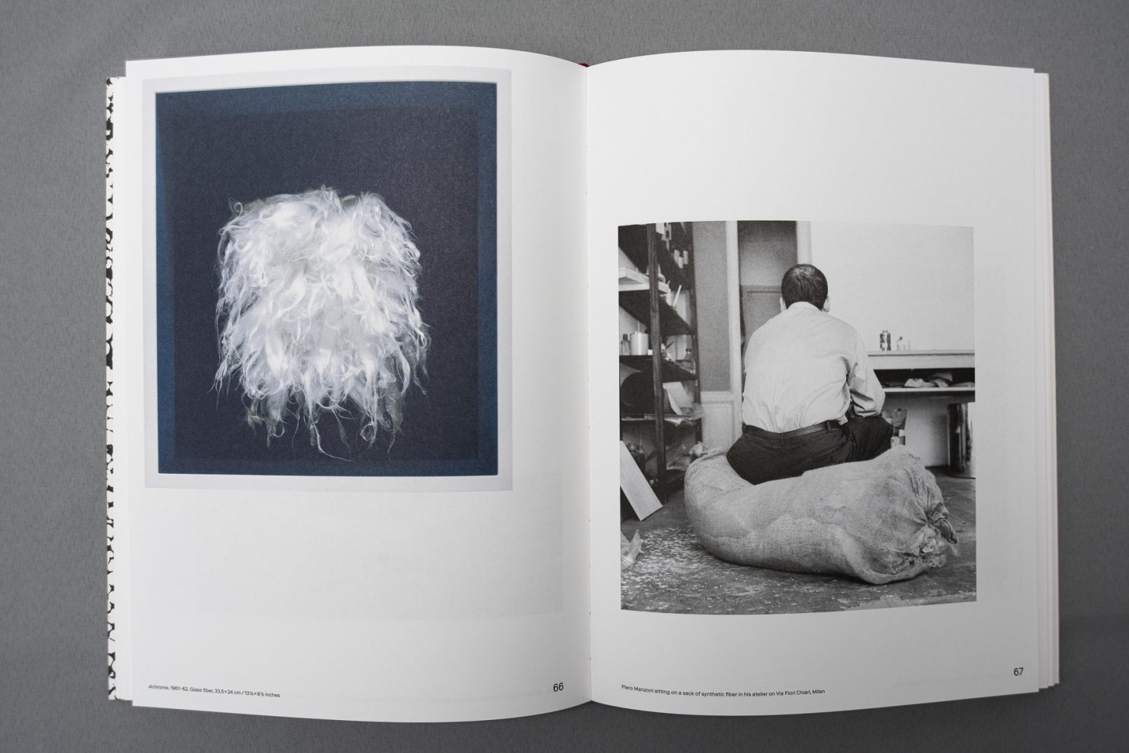 Doppelseite aus der Publikation Piero Manzoni, erschienen bei Hauser & Wirth Publishers. Zürich