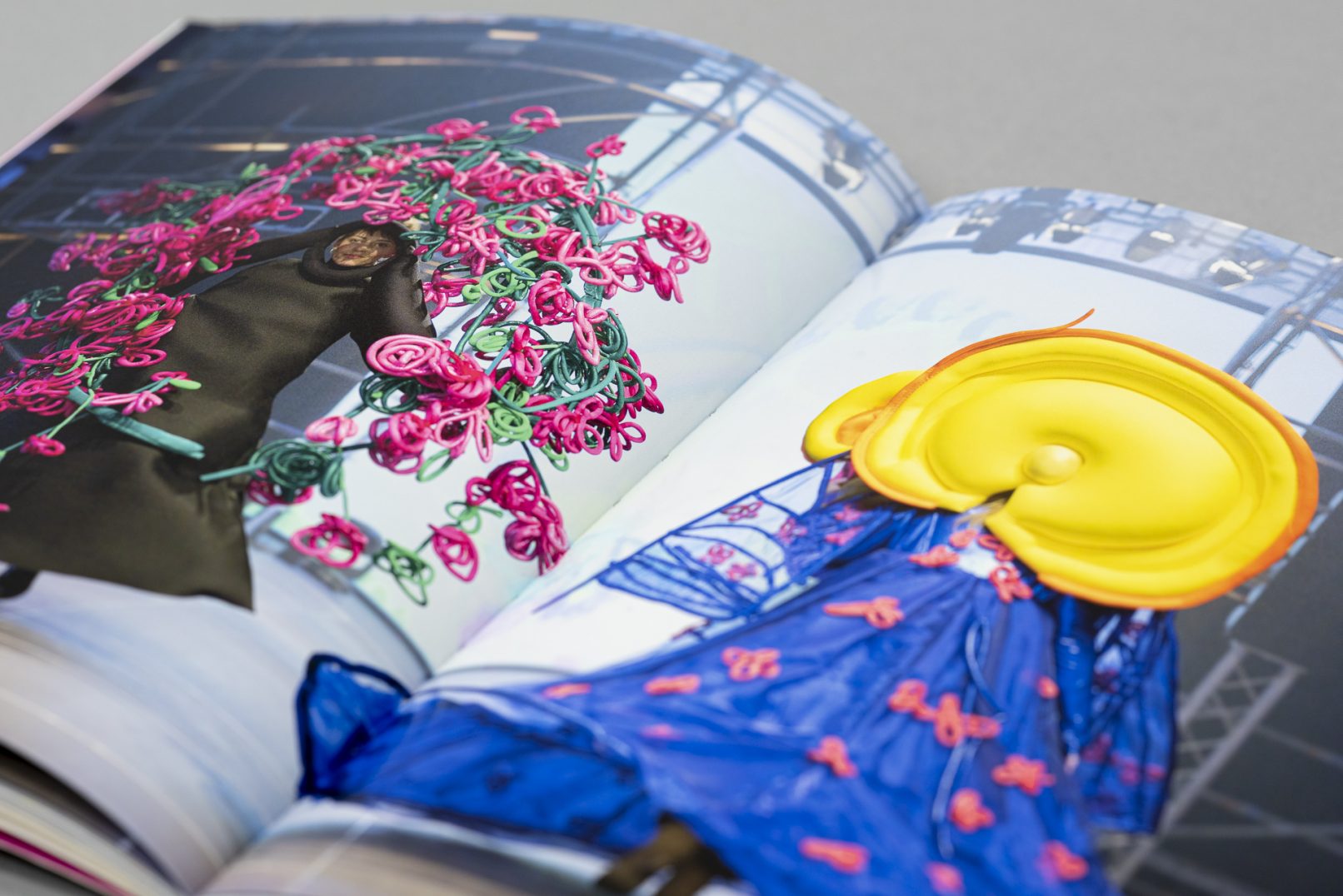 Detailaufnahme aus dem Katalog Prinzessinnen und Heilige, gedruckt im Offsetdruck auf glänzend gestrichenem Papier