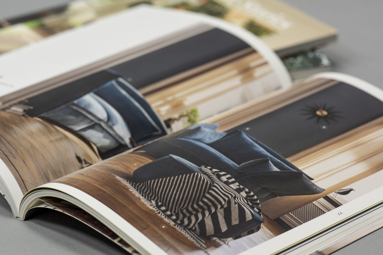 Doppelseite aus dem Katalog Homestories für Vitra