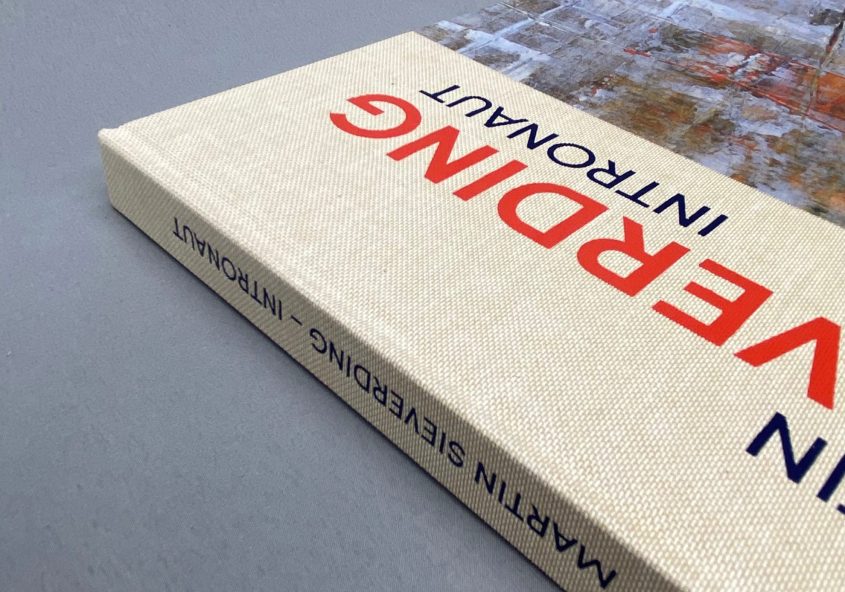 Ansatzlinienprägung bei einem Halbleineband